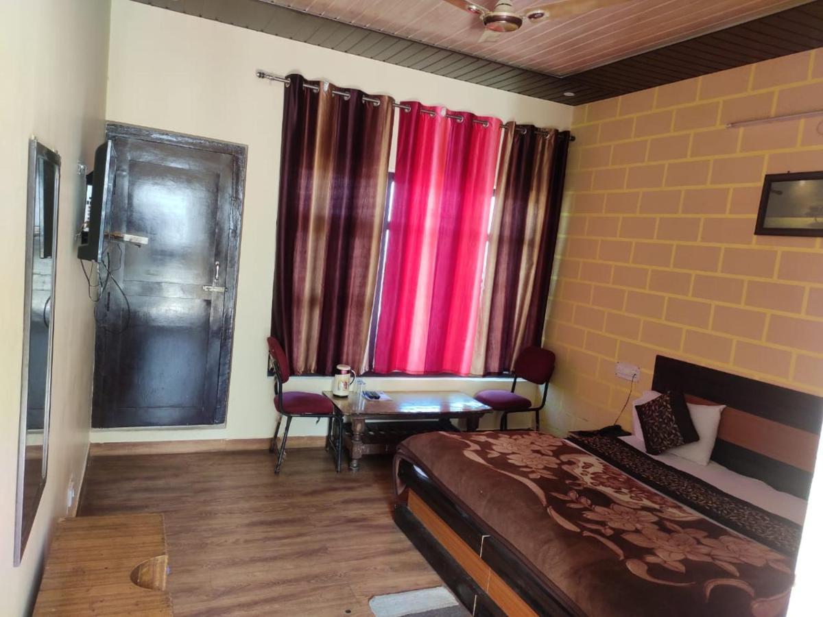 Hotel Deepraj, 考萨尼 外观 照片