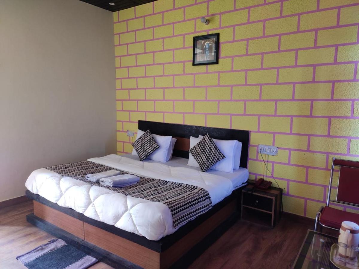 Hotel Deepraj, 考萨尼 外观 照片